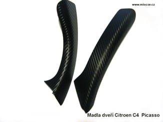 Polep vozů, motorek instalace 3D folií - Folie carbon 3D Citroen C4 Picasso madla.