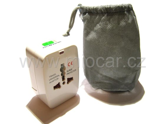 Zásuvkový adapter cestovní