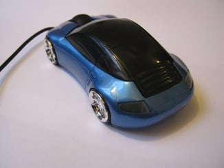 Myš ve tvaru auta Porsche NEW optická USB svítící modrá - porsche (4).JPG