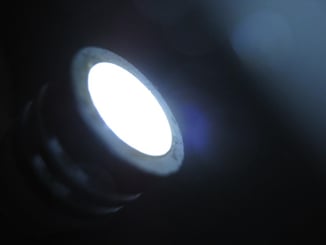 LED  SMD žárovky bezpaticové   12V T10 2ks bílá / barva světla 6000 K - Real foto SMD T 10 bílá barva (1).JPG