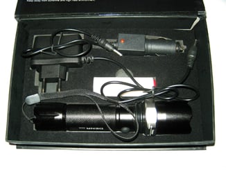 LED svítilna hliníková, 1x LED 3W, dobíjecí, ZOOM - Led svítilna 3W dobíjecí AKU, baleno v kabičce.