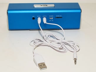 Music Angel MP3 přehrávač 4 in 1 USB - flasch, SD, FM, Speaker černý - můžete připojit Music Angel jako stolní reproduktory přímo do Vašeho PC, notebooku, MP3 / MP4 přehrávače, iPod, Iphonu atd.