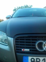 Polep vozů, motorek instalace 3D folií - Polep kapoty Audi A4 - folia 3d carbon imitace + zatmavení oken