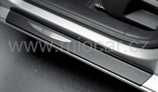 Škoda Octavia II ochranné kryty prahů černé