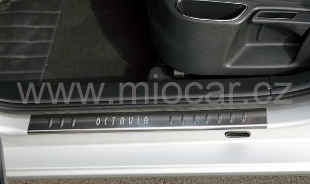 Škoda Octavia II ochranné kryty prahů nerez