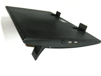 Chladící podložka pod notebook L6 DUAL  - Chladící podložka je stavitelná ve dvou stupních. Na fotografii vyobrazen 2 stupeň.