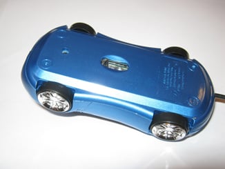 Myš ve tvaru auta Porsche NEW optická USB svítící modrá - porsche (5).JPG