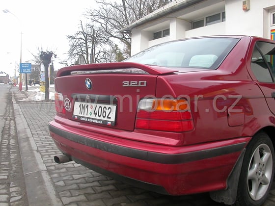 Křídlo BMW E36 sedan