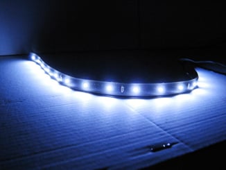 LED pásek / Strip boční - samolepící FLEXIBILE 120cm bílý  - led samolepící pásek bílá barva.JPG