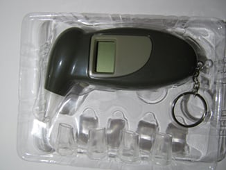 Alkohol tester digitální RoHS - Elektronický alkohol testr RoHS. 5KS plastových náhrádních náustků. Náustek lze používat opakovaně.