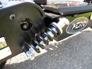 AERO elektrická koloběžka  elektro 800W Cross - Dvojice zadních  tlumičů pro Vaše pohodlí.