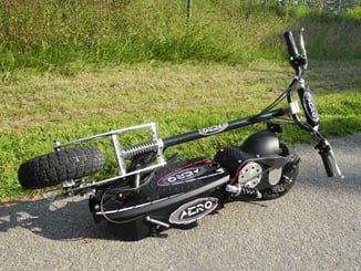 AERO elektrická koloběžka  elektro 800W Cross - Velice rychlá manipulace při složení / rozložení.