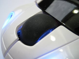 Myš ve tvaru auta Porsche optická USB svítící bílá - pogumované kolečko - roler