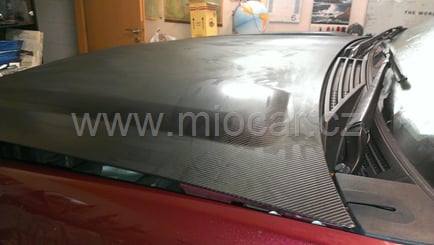 Polep vozů, motorek instalace 3D folií - 4Dfolie  černý carbon (10)