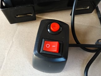 COB PREDÁTOR, LED stroboskopy 2x panel oranžový 12-24V - vypínač, spínač na změnu režimů záblesku