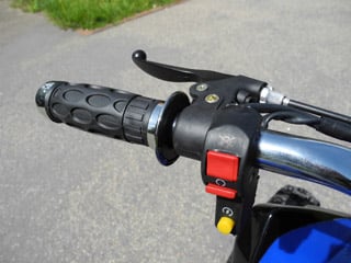 Čtyřkolka Racer 49 ccm - Startování přímo na rukojeti + dálkové ovládání.