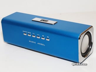 Music Angel MP3 přehrávač 4 in 1 USB - flasch, SD, FM,  Speaker modrý - můžete připojit Music Angel jako stolní reproduktory přímo do Vašeho PC, notebooku, MP3 / MP4 přehrávače, iPod, Iphonu atd.