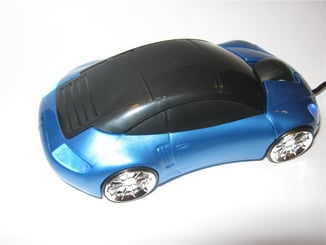 Myš ve tvaru auta Porsche NEW optická USB svítící modrá - porsche (3).JPG