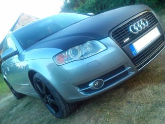 Polep vozů, motorek instalace 3D folií - Polep kapoty Audi A4 - folia 3d carbon imitace + zatmavení oken (3)