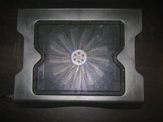 Chladící podložka pod notebook svítící cooler pad  - Chladící podložka pod notebook. Plastové robusní provedení.