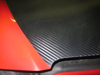 Polep vozů, motorek instalace 3D folií - Polep Toyota kapota zakončení detail.
