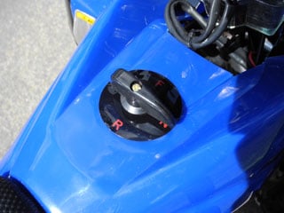 Elektrická čtyřkolka Racer 800W -  Čtyřkolka je automatická, řadí se pouze vpřed nebo vzad.