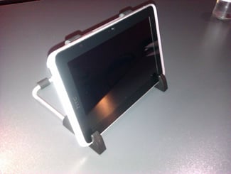 Stojan na Tablet - Stojánek na tablet 10'', na plocho odzkoušeno i na 7''.