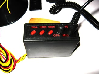 Megafon s mikrofónem do auta na 12V - siréna JQD 30 W 3 tóny ovl. panel - Megafon s mikrofónem do auta na 12V - siréna 30 W (1).JPG