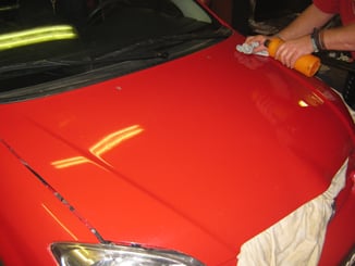 Polep vozů, motorek instalace 3D folií - Polep Toyota kapota střecha příprava čištění.