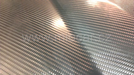 Polep vozů, motorek instalace 3D folií - 4Dfolie  černý carbon (8)