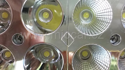 LED off-road světlo COMBO 40 LED 120W  - Krajní LED mají odlišně tvarované odrazové hrnečky pro lepší lom světla, rozptyl 60C° tkzv COMBO. Led ve středu světla mají světelný  rozptyl 30C°.