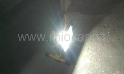 Led reflektor přenosný 20W AKU COB - Přenosné aku - dobíjecí LED světlo  LED halogen 20W IP65 se svítivostí 1800 lm. FLA 2010 (9)
