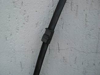 Bezramínkový stěrač Flat FIRST 550mm čep - Pružná stírací lišta uchycení na čep z boku originál.JPG
