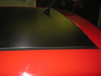 Polep vozů, motorek instalace 3D folií - Polep Toyota střecha folie černý carbon zakončení.