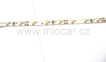 Led pásek / STRIP 5m bílý 12V 24W - Lze zkracovat po 5cm ( jednoduše střihnout a napájet kabely na vyznačené konektory)