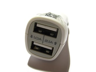 Duální USB nabíječka 5V, 1A / 2,1A - Nabíječka USB do auta (1)