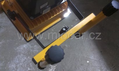 Led reflektor přenosný 20W AKU COB - Přenosné aku - dobíjecí LED světlo  LED halogen 20W IP65 se svítivostí 1800 lm. FLA 2010 (4)