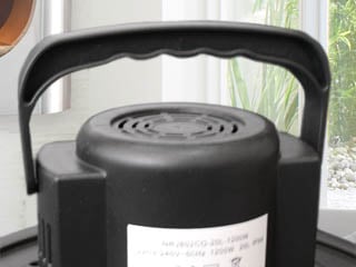 Vysavač  na popel  20l průmyslový  1200W - madlo pro pohodlné přenášení vysavače
