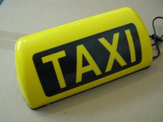 Taxi transparent na střechu magnetický 12V, LED podsvícený - LED m 252 (7)